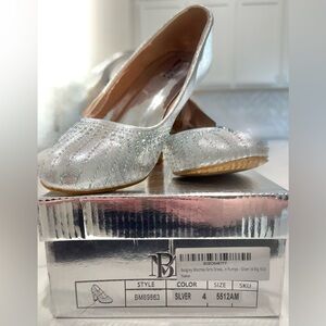 Badgley Mischka Silver Girls Dress Shoes-Size 4